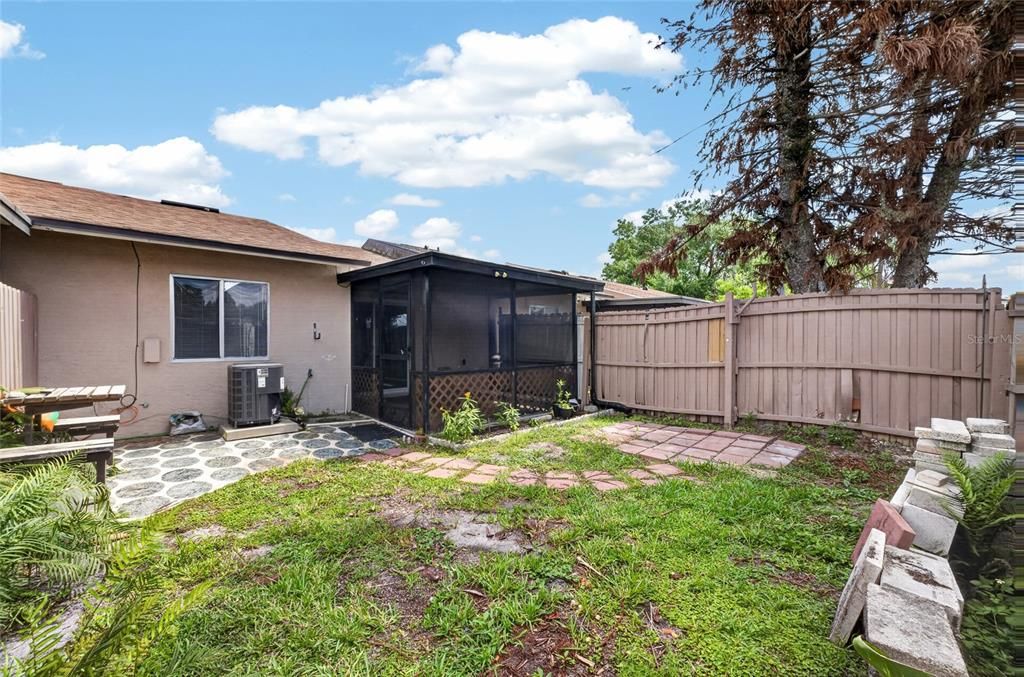 На продажу: $215,000 (2 спален, 2 ванн, 814 Квадратных фут)