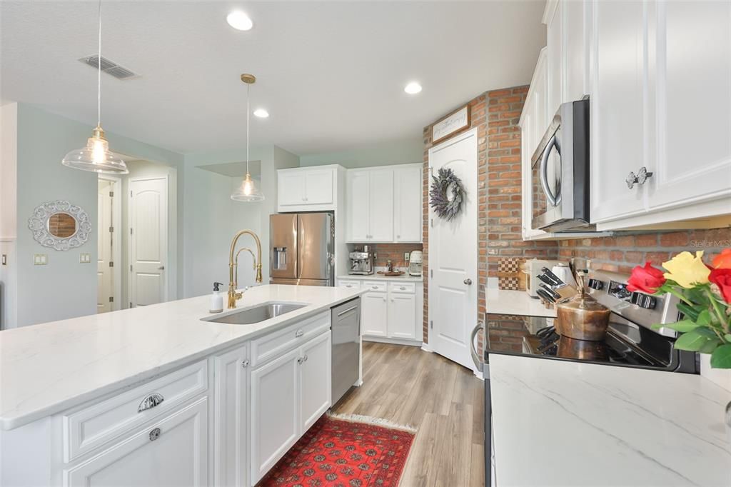 For Sale: $465,000 (3 beds, 2 baths, 2208 Square Feet)