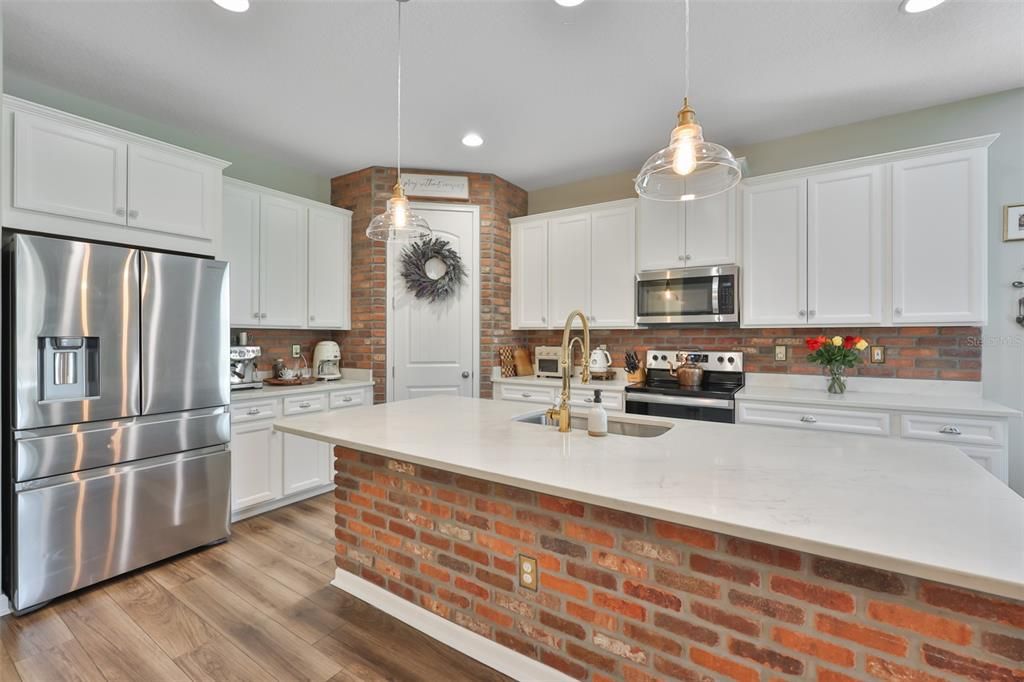 For Sale: $465,000 (3 beds, 2 baths, 2208 Square Feet)