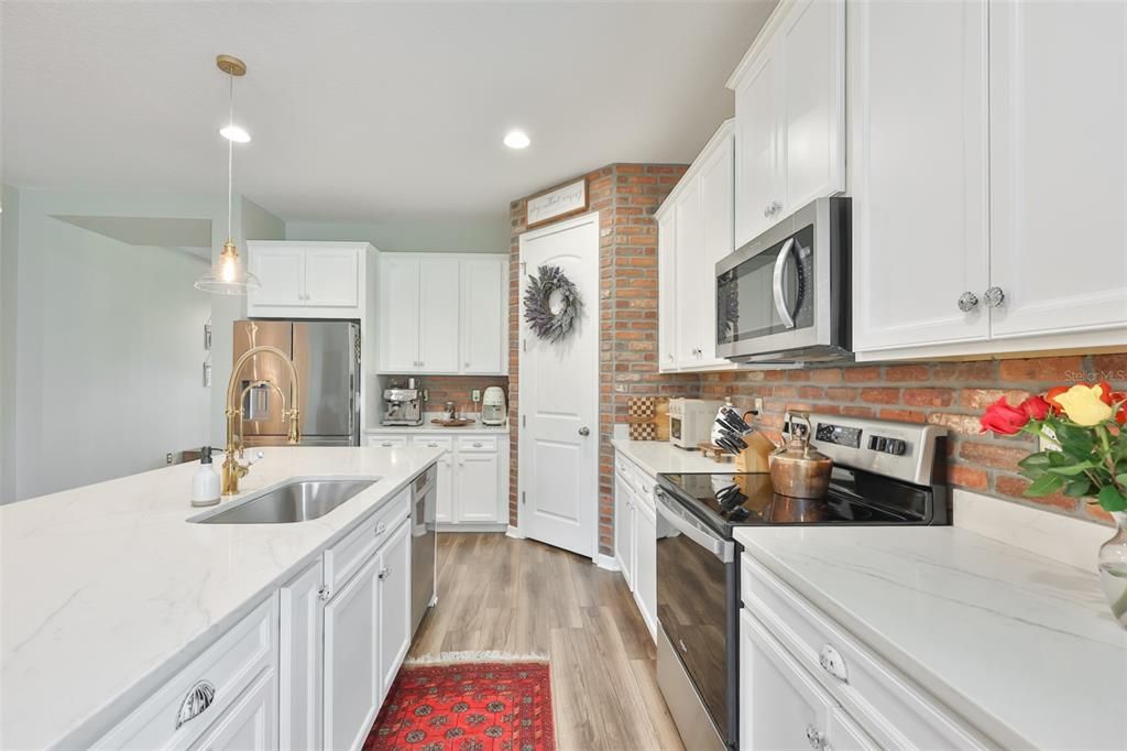 For Sale: $465,000 (3 beds, 2 baths, 2208 Square Feet)