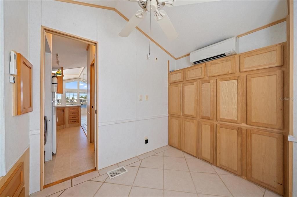 For Sale: $150,000 (1 beds, 1 baths, 468 Square Feet)