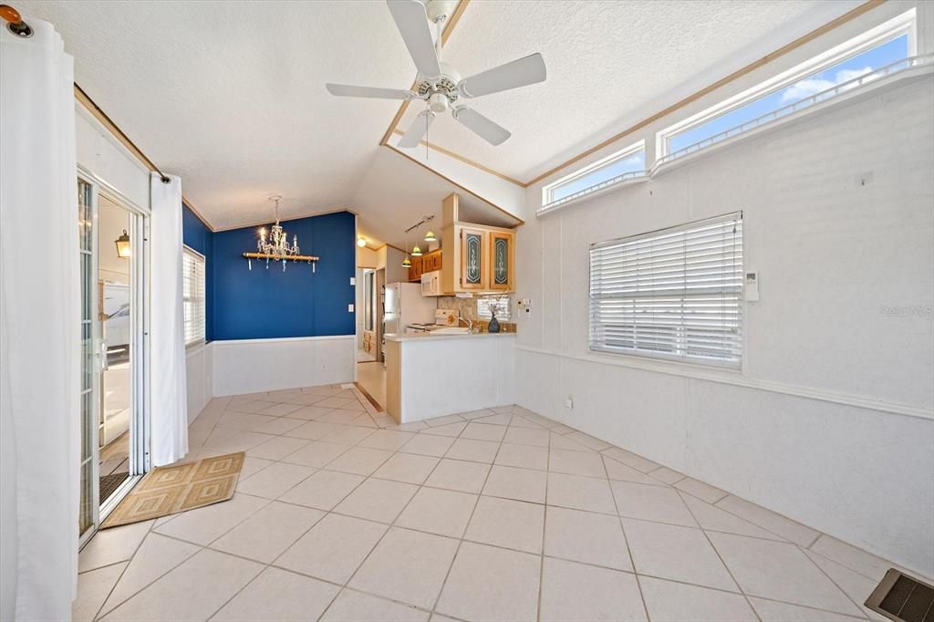 For Sale: $150,000 (1 beds, 1 baths, 468 Square Feet)