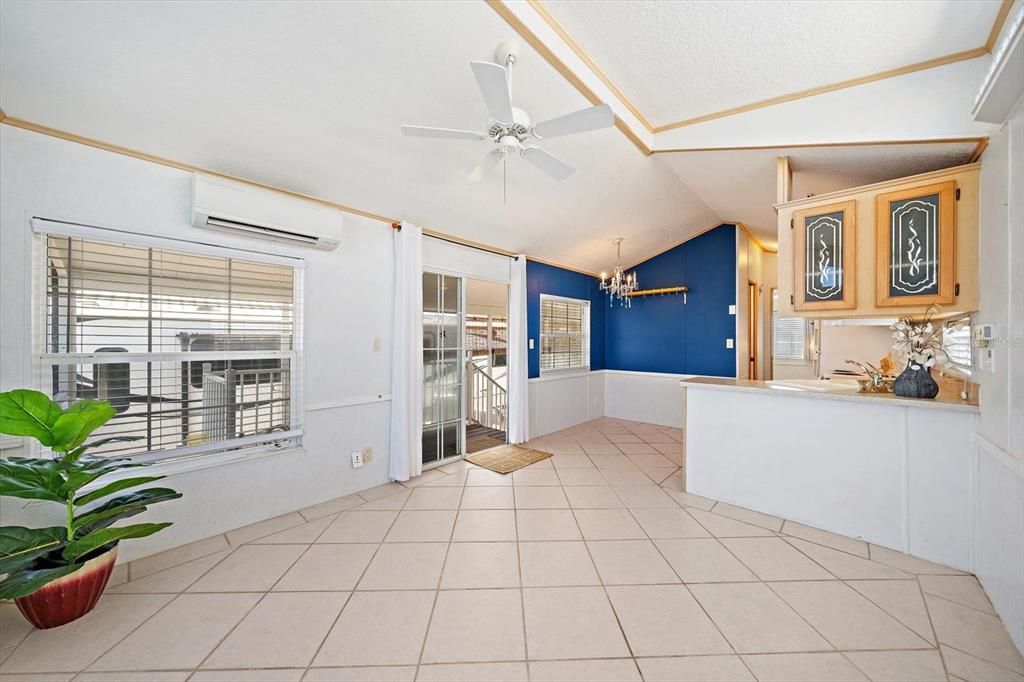 For Sale: $150,000 (1 beds, 1 baths, 468 Square Feet)