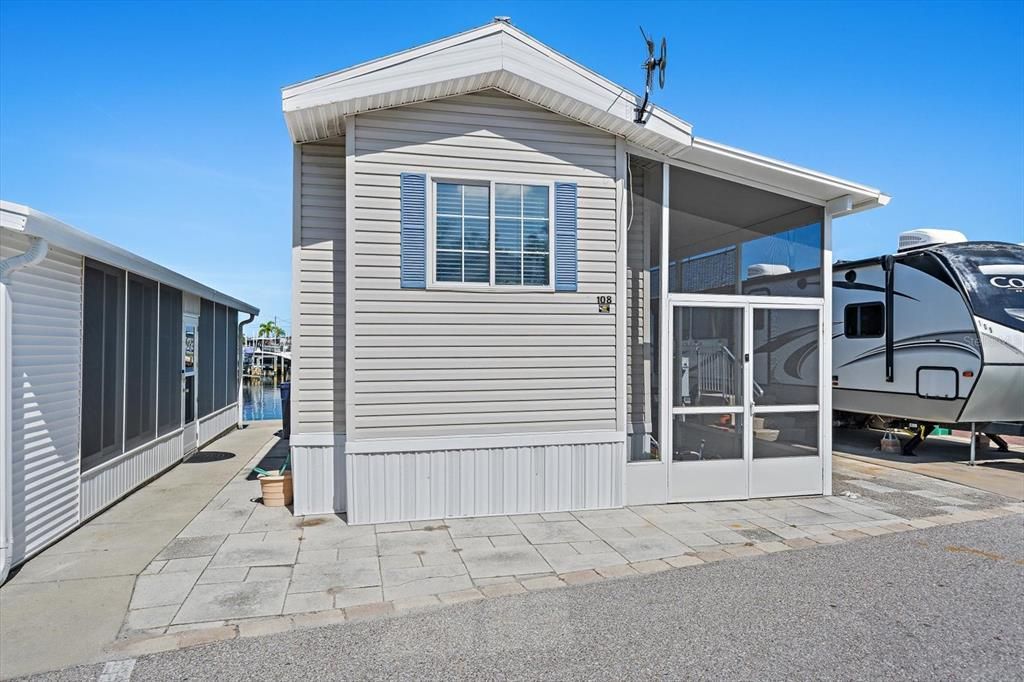 For Sale: $150,000 (1 beds, 1 baths, 468 Square Feet)
