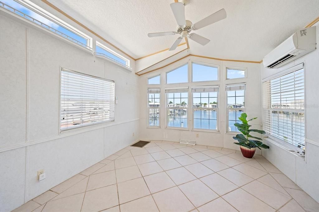 For Sale: $150,000 (1 beds, 1 baths, 468 Square Feet)