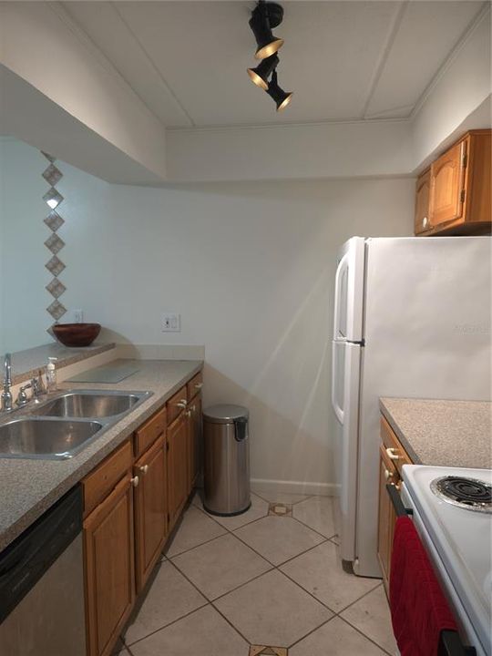 For Rent: $1,665 (2 beds, 1 baths, 872 Square Feet)