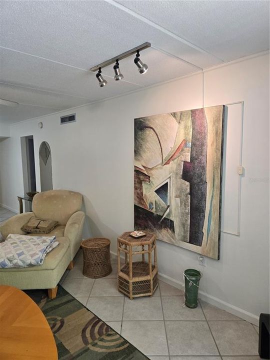 For Rent: $1,665 (2 beds, 1 baths, 872 Square Feet)