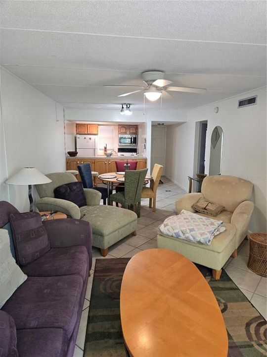 For Rent: $1,665 (2 beds, 1 baths, 872 Square Feet)