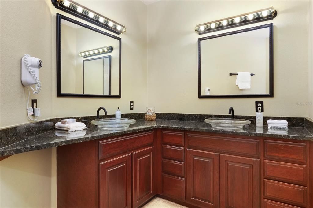 En Venta: $2,399,000 (3 camas, 3 baños, 2980 Pies cuadrados)