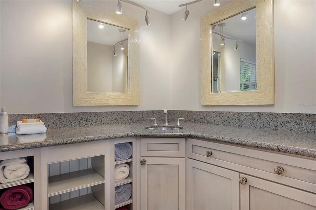 En Venta: $2,399,000 (3 camas, 3 baños, 2980 Pies cuadrados)