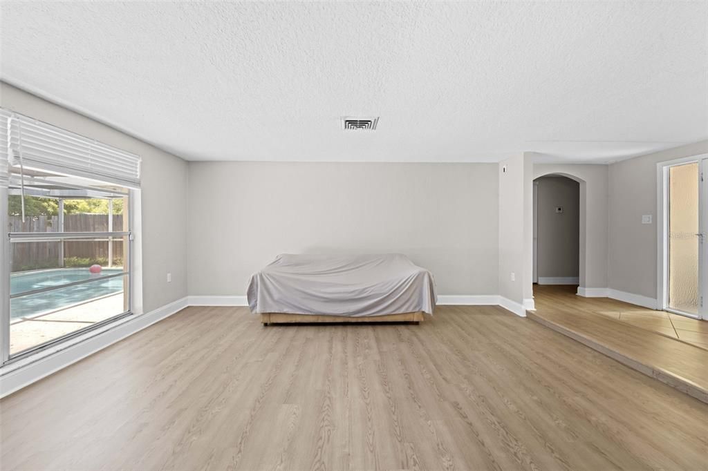 For Sale: $299,000 (3 beds, 2 baths, 1512 Square Feet)