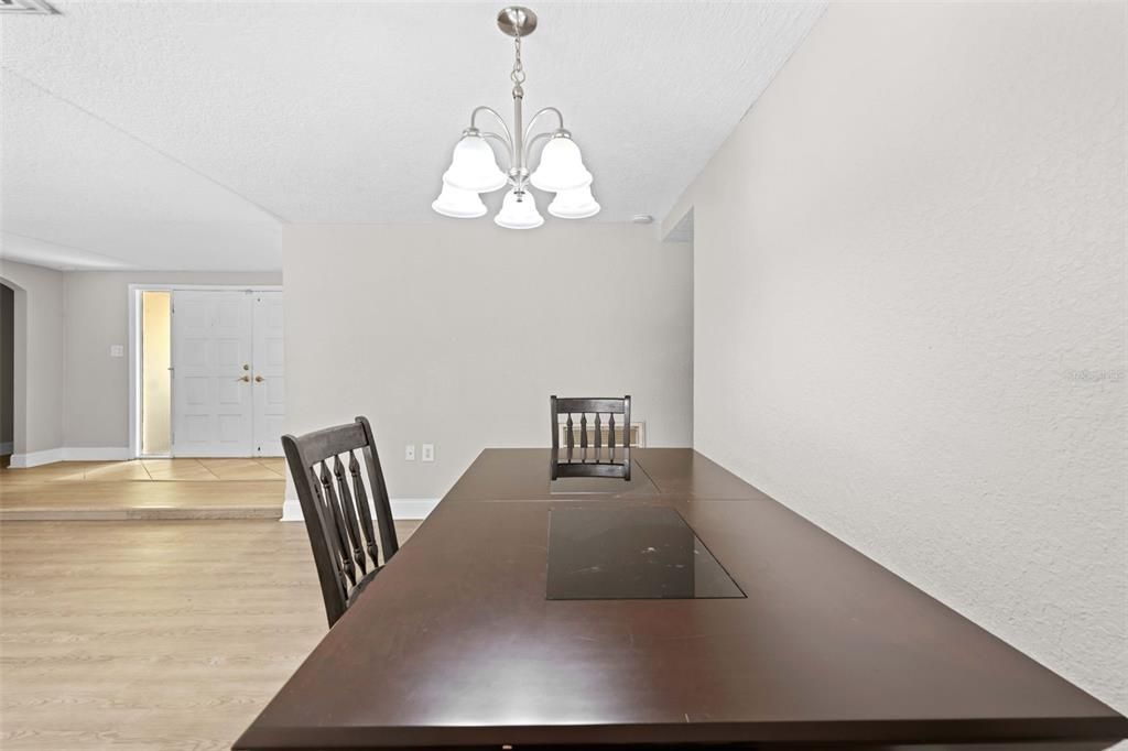 For Sale: $299,000 (3 beds, 2 baths, 1512 Square Feet)