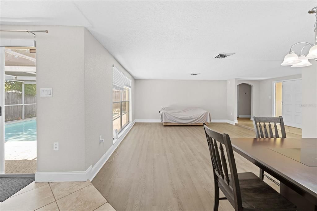 For Sale: $299,000 (3 beds, 2 baths, 1512 Square Feet)