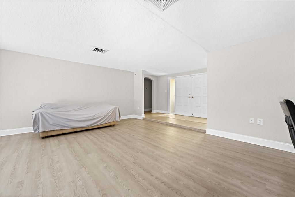 For Sale: $299,000 (3 beds, 2 baths, 1512 Square Feet)