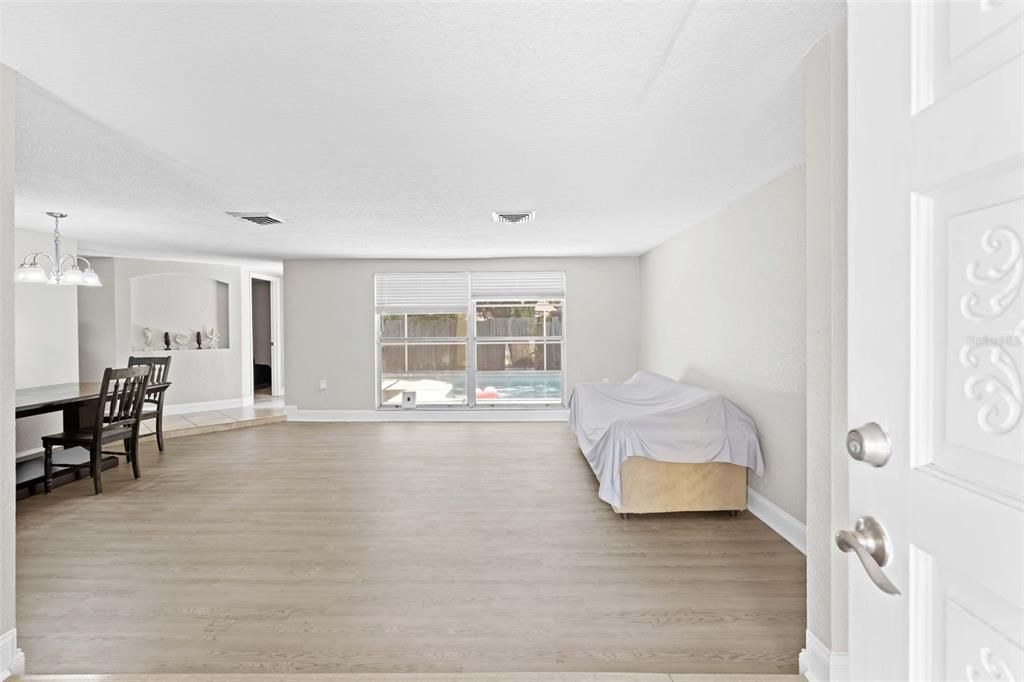 For Sale: $299,000 (3 beds, 2 baths, 1512 Square Feet)