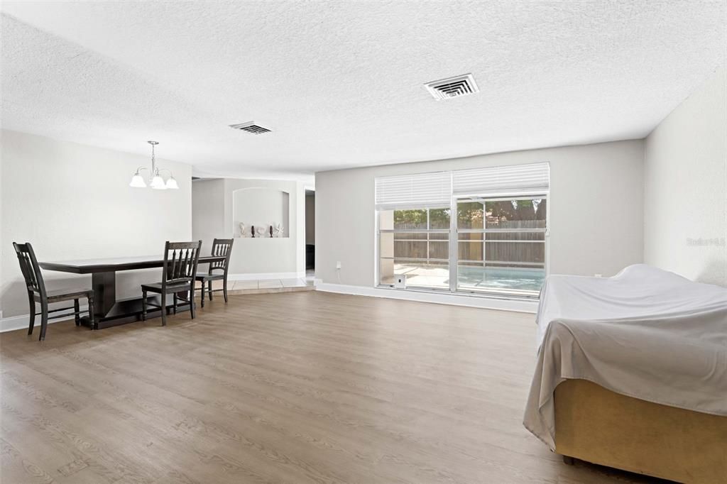 For Sale: $299,000 (3 beds, 2 baths, 1512 Square Feet)