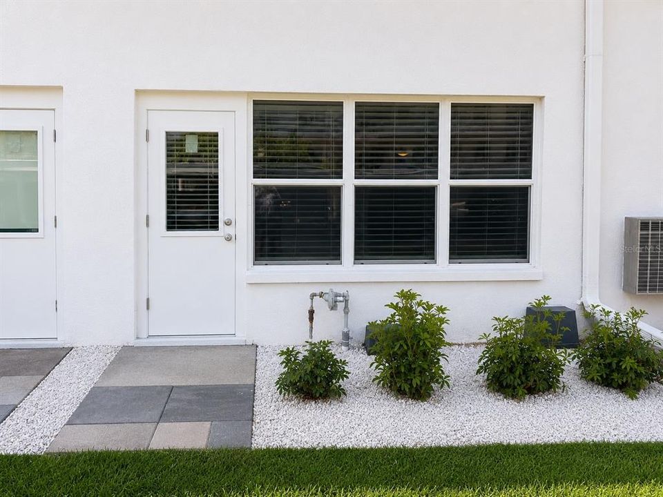 For Rent: $1,850 (1 beds, 1 baths, 815 Square Feet)