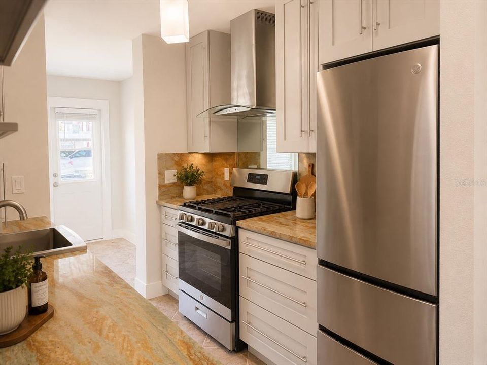 For Rent: $1,850 (1 beds, 1 baths, 815 Square Feet)