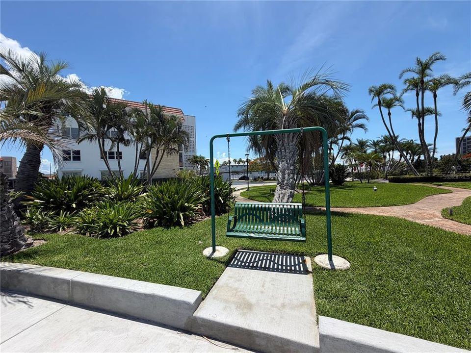 For Rent: $1,850 (1 beds, 1 baths, 815 Square Feet)