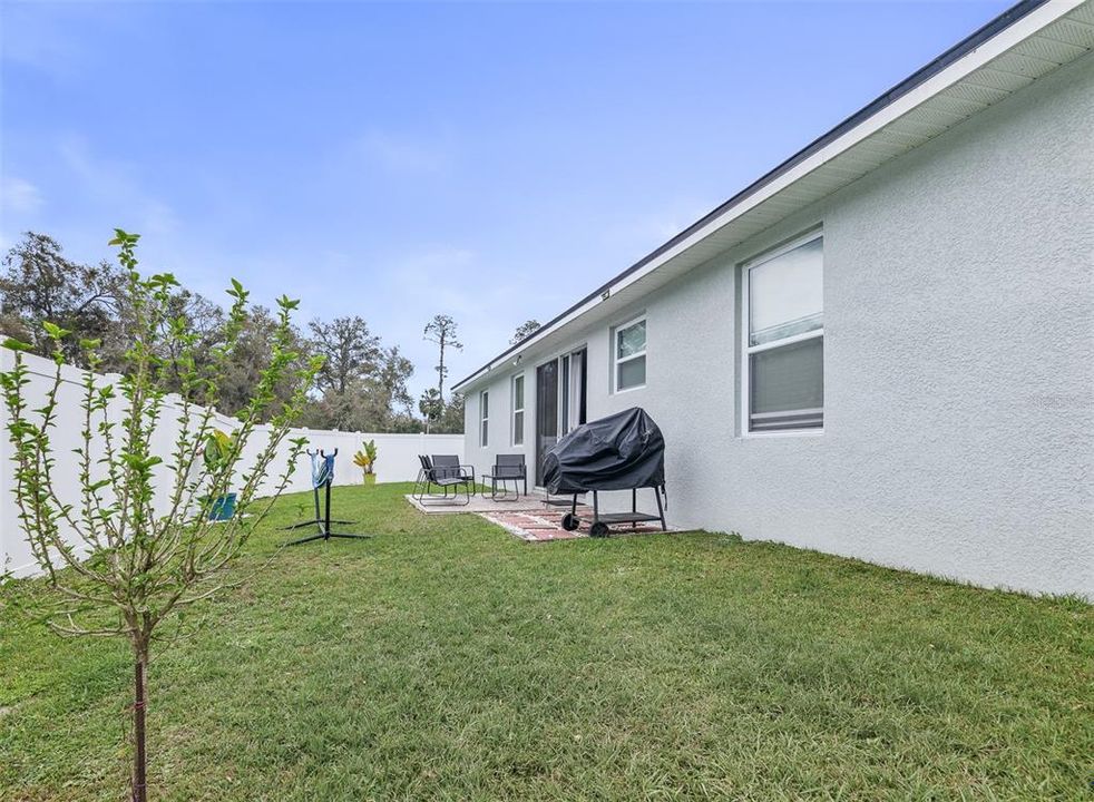 For Rent: $2,400 (4 beds, 2 baths, 1975 Square Feet)