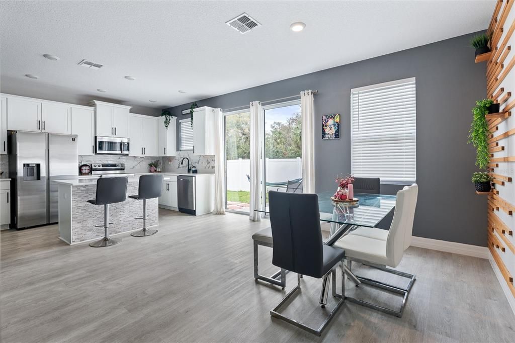 For Rent: $2,400 (4 beds, 2 baths, 1975 Square Feet)