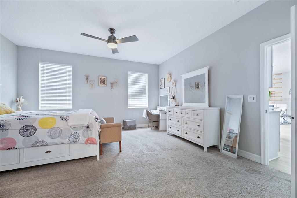 For Rent: $2,400 (4 beds, 2 baths, 1975 Square Feet)