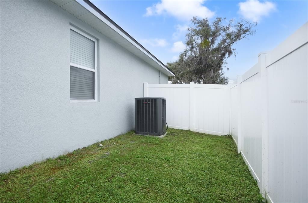 For Rent: $2,400 (4 beds, 2 baths, 1975 Square Feet)