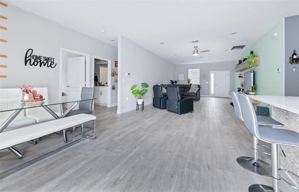 For Rent: $2,400 (4 beds, 2 baths, 1975 Square Feet)