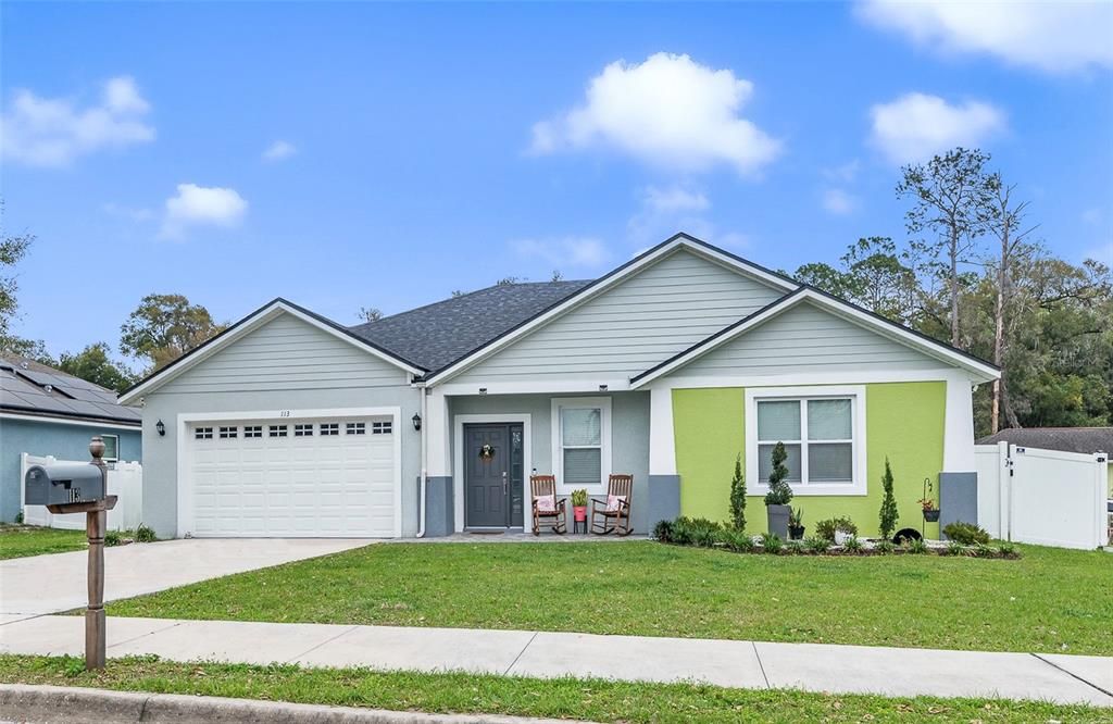 For Rent: $2,400 (4 beds, 2 baths, 1975 Square Feet)