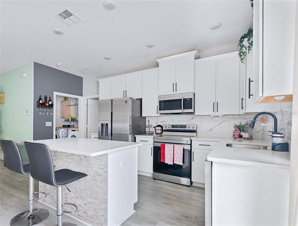 For Rent: $2,400 (4 beds, 2 baths, 1975 Square Feet)
