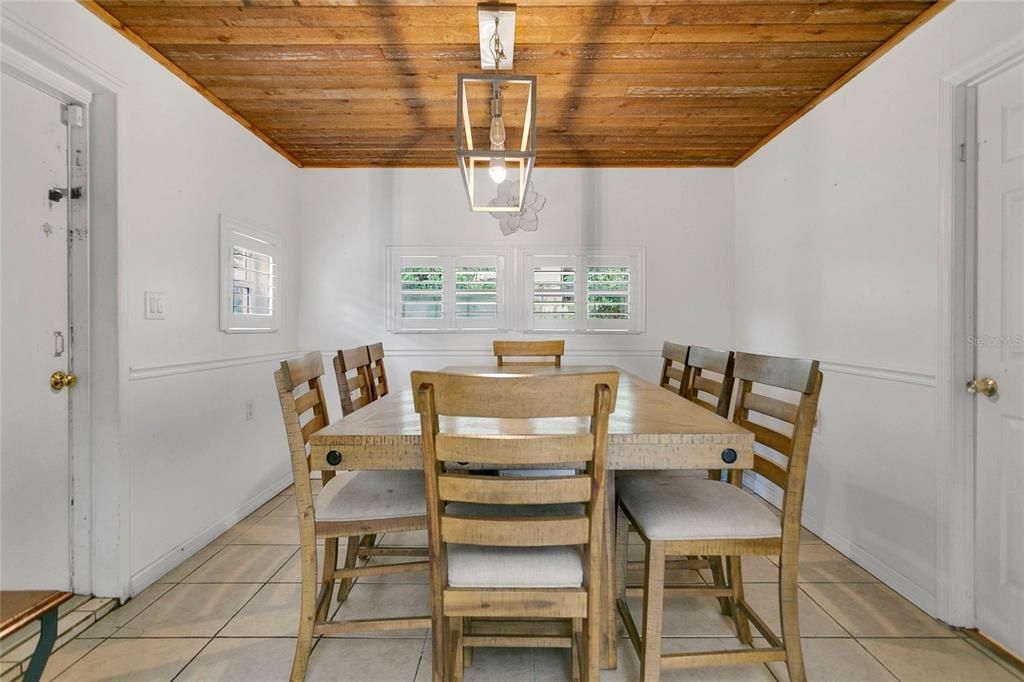 На продажу: $339,990 (3 спален, 2 ванн, 1444 Квадратных фут)