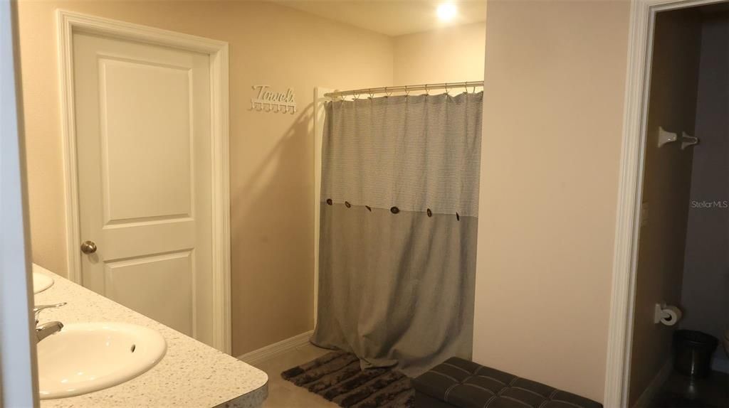 For Sale: $395,000 (5 beds, 3 baths, 2606 Square Feet)