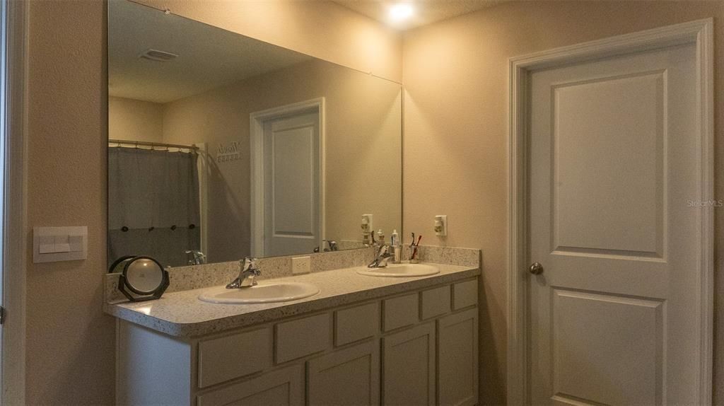 For Sale: $395,000 (5 beds, 3 baths, 2606 Square Feet)