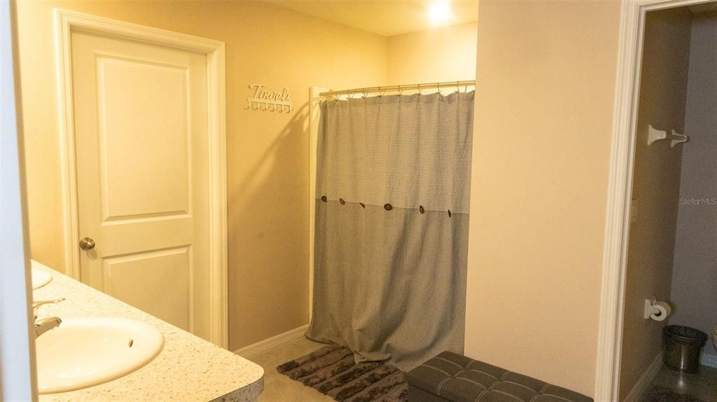 For Sale: $395,000 (5 beds, 3 baths, 2606 Square Feet)