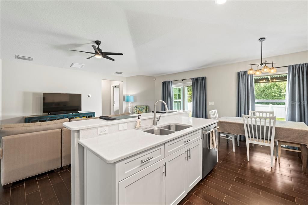 For Sale: $400,000 (3 beds, 2 baths, 1629 Square Feet)