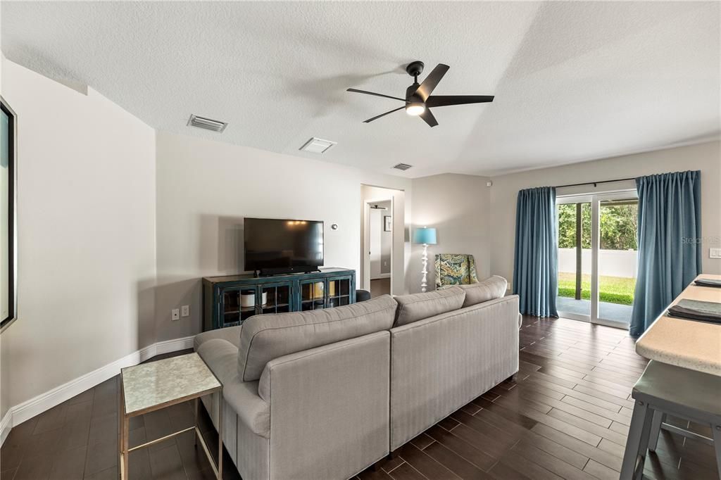 For Sale: $400,000 (3 beds, 2 baths, 1629 Square Feet)