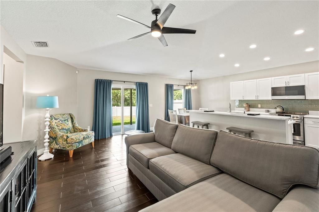 For Sale: $400,000 (3 beds, 2 baths, 1629 Square Feet)