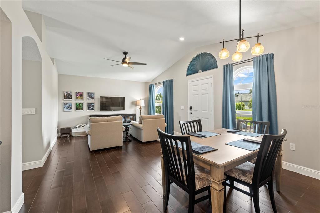 For Sale: $400,000 (3 beds, 2 baths, 1629 Square Feet)