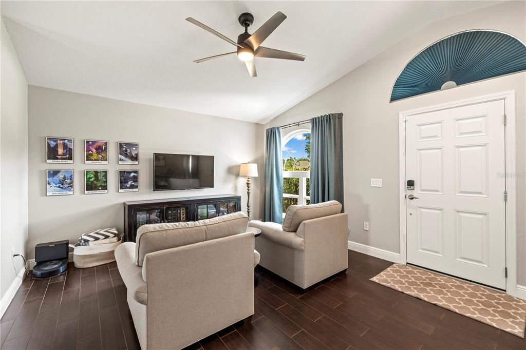 For Sale: $400,000 (3 beds, 2 baths, 1629 Square Feet)