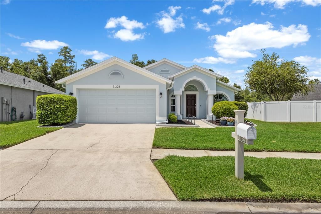 For Sale: $400,000 (3 beds, 2 baths, 1629 Square Feet)