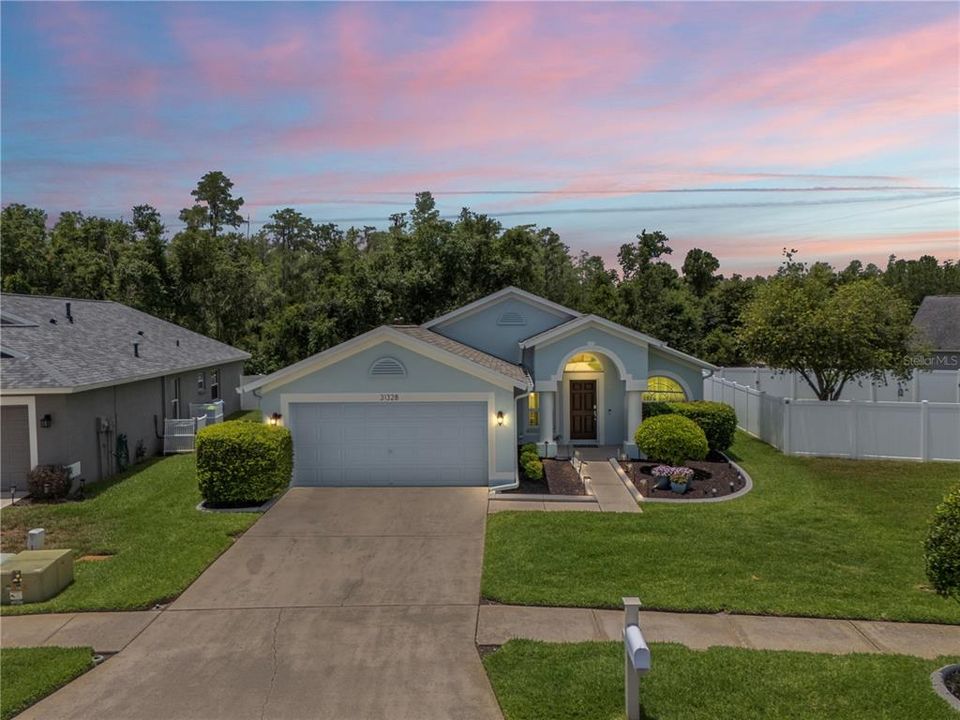 For Sale: $400,000 (3 beds, 2 baths, 1629 Square Feet)
