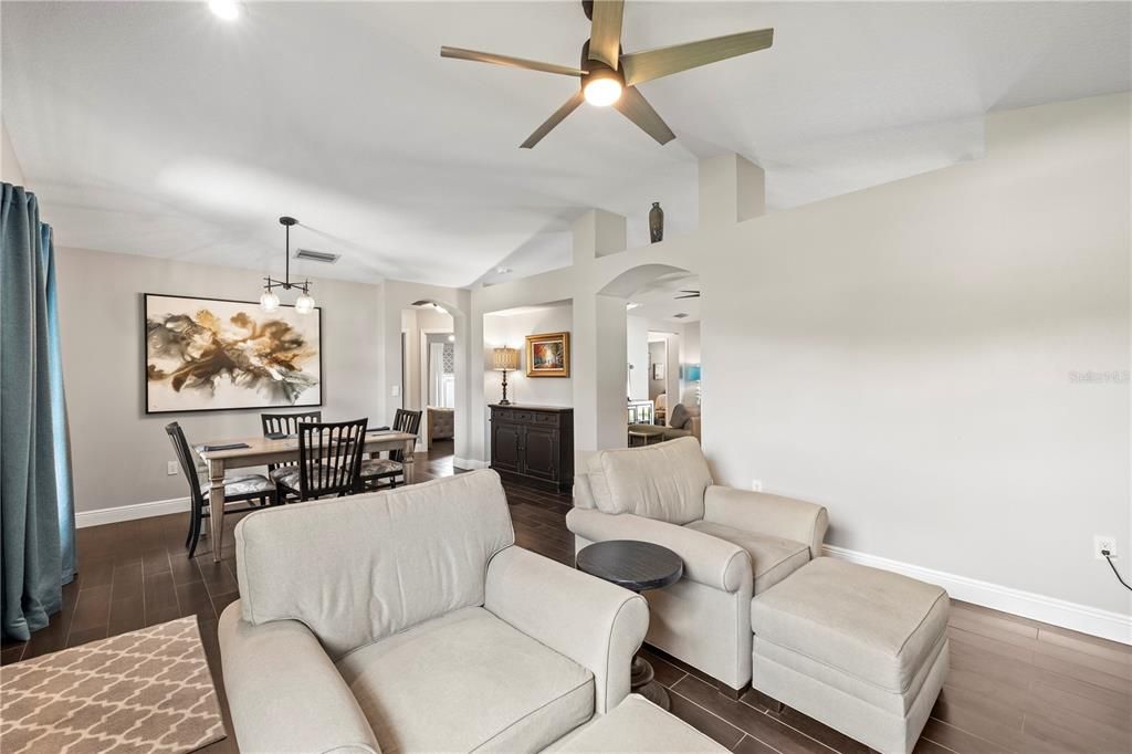 For Sale: $400,000 (3 beds, 2 baths, 1629 Square Feet)
