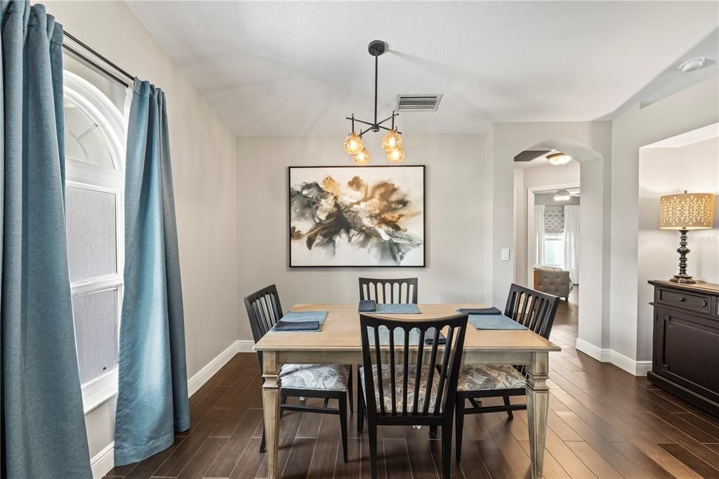 For Sale: $400,000 (3 beds, 2 baths, 1629 Square Feet)