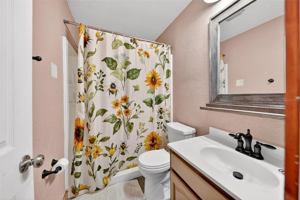 For Sale: $260,000 (3 beds, 1 baths, 1114 Square Feet)