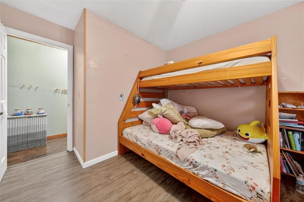 For Sale: $260,000 (3 beds, 1 baths, 1114 Square Feet)