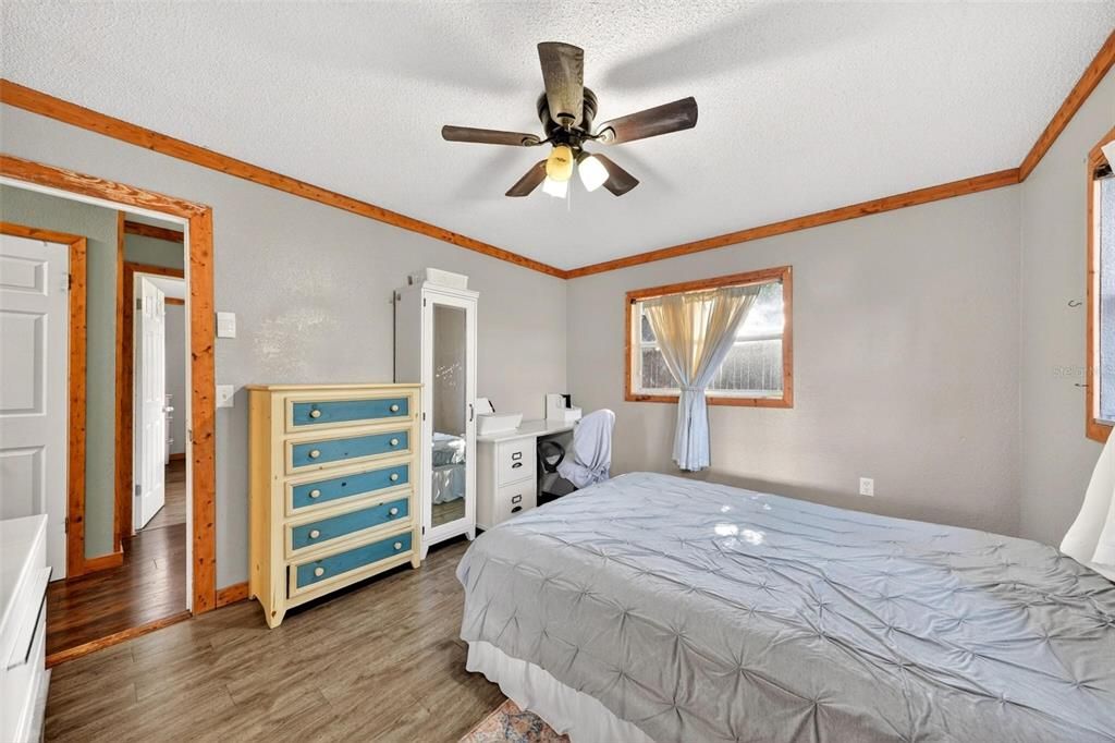 For Sale: $260,000 (3 beds, 1 baths, 1114 Square Feet)