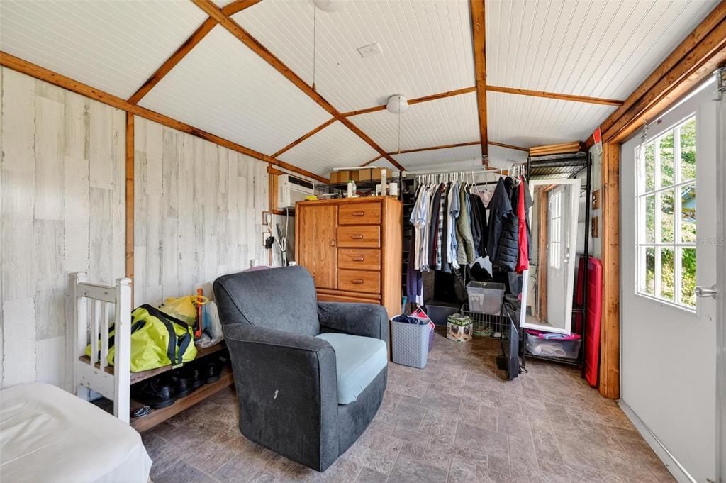 For Sale: $260,000 (3 beds, 1 baths, 1114 Square Feet)