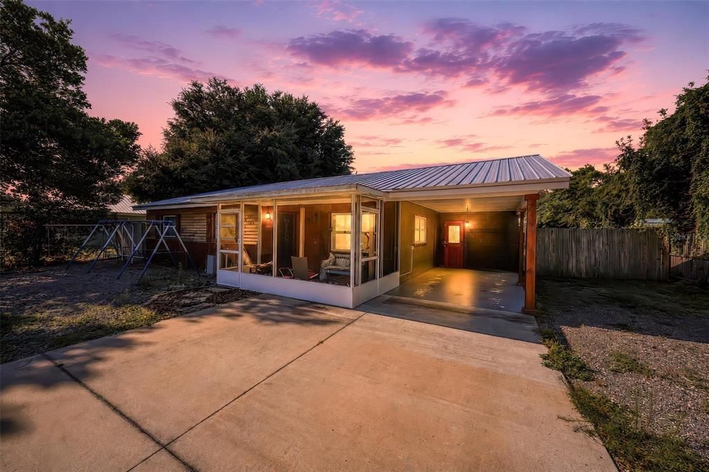 For Sale: $260,000 (3 beds, 1 baths, 1114 Square Feet)