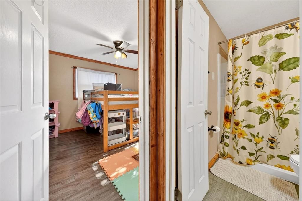 For Sale: $260,000 (3 beds, 1 baths, 1114 Square Feet)