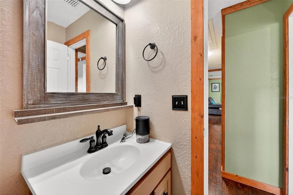 For Sale: $260,000 (3 beds, 1 baths, 1114 Square Feet)